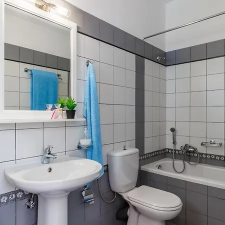 Christina Near Stafylos Nyaraló *