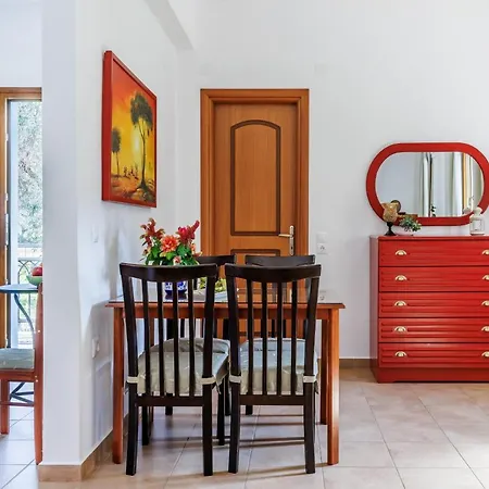 Nyaraló Christina Near Stafylos *