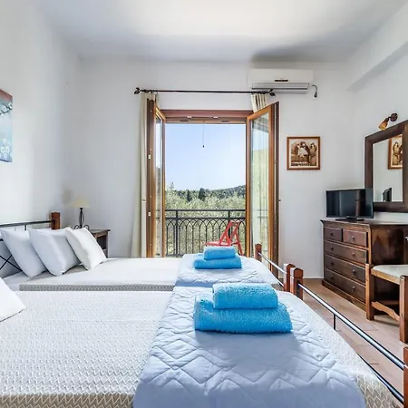 Christina Near Stafylos Szkópelosz