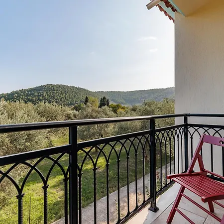 Christina Near Stafylos Nyaraló *