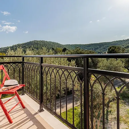 Nyaraló Christina Near Stafylos *