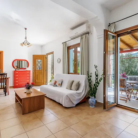 Christina Near Stafylos Nyaraló