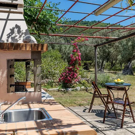 Christina Near Stafylos Nyaraló