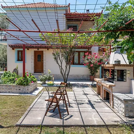 Christina Near Stafylos Szkópelosz